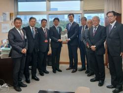 名鉄名古屋本線・各務原線鉄道立体化促進期成同盟会の会長として、国土交通省大臣官房審議官（都市局・住宅局担当） 三浦逸広氏へ提言及び意見交換（東京）