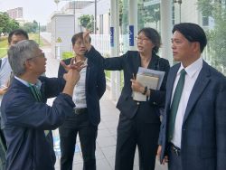 輕軌機場駅を視察（高雄市）