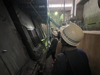 写真：スクリーンの見学風景