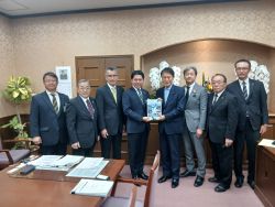 同じく、財務省財務大臣政務官 三反園訓氏へ提言及び意見交換（東京）