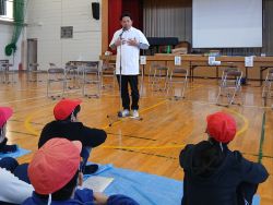 岐阜市立本荘小学校 防災運動会に出席し、あいさつ