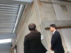 岐阜流通業務地区内における冷凍自動倉庫及び物流倉庫を視察