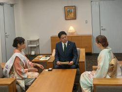 和装コンテスト「なでしこ日本」のミス部門岐阜県代表 田中雅代氏ほかが全国大会出場を報告