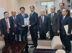 同会長として、国土交通省水管理・国土保全局次長 中井淳一氏に提言及び意見交換