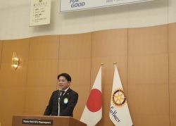 岐阜ロータリークラブ例会に出席し、卓話