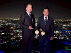 松山市長 野志克仁氏と岐阜城を視察。その後、意見交換（同所）