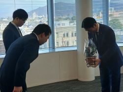 岐阜市立岐阜特別支援学校高等部の生徒が印刷製品及び農芸品を寄贈