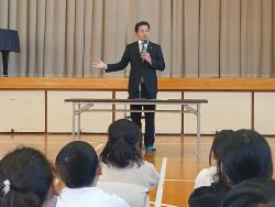 岐阜市立芥見小学校を視察