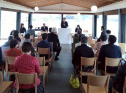 一般社団法人岐阜ドレミファの会設立報告会に出席し、あいさつ（長良川うかいミュージアム）