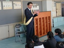 岐阜市立長森東小学校を視察