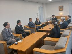 株式会社十六フィナンシャルグループ代表取締役会長 村瀬幸雄氏、代表取締役社長 池田直樹氏ほかと面談