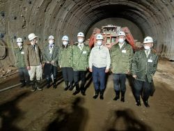 岐阜東バイパス清水山トンネル坑内を視察