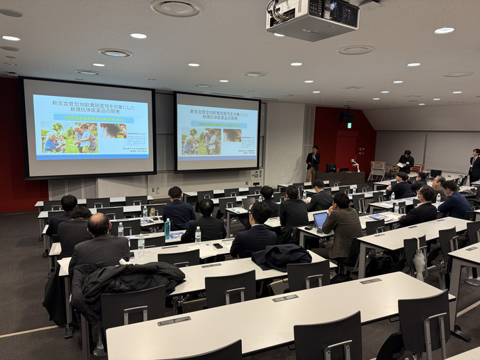 岐阜大学＆岐阜薬科大学ラボツアー発表の様子