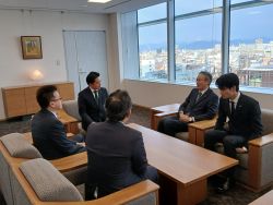  株式会社ナベヤ代表取締役社長 岡本知彦氏ほかと面談の様子