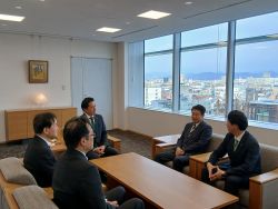 岐阜市議会議長 竹市勲氏、同副議長 渡辺貴郎氏と面談の様子