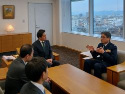防衛省航空自衛隊第2補給処長兼岐阜基地司令 富岡慶充氏と面談の様子