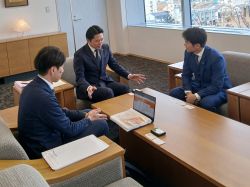 富世ホールディングス株式会社代表取締役社長　綾部光希氏ほかと面談