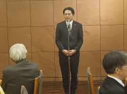 岐阜城ライオンズクラブ新年互礼会に出席し、あいさつ（岐阜グランドホテル）の様子