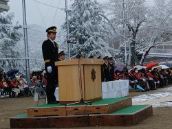 岐阜市消防出初式にて、あいさつ及び表彰状を授与（岐阜中央中学校）