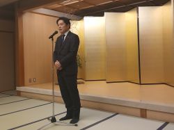 岐阜食品青果協同組合新年互礼会に出席し、あいさつ