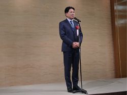 岐阜木材業界新年互礼会に出席し、あいさつ