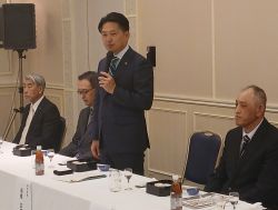 岐阜菓子工業会新年懇親会に出席し、あいさつ