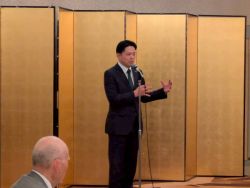 やよい会1月例会に出席し、あいさつ