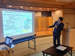 岐阜商工会議所建設・木材部会 議員・幹事新年懇親会に出席し、 卓話