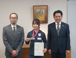 岐阜市立加納中学校2年 渡邉さくらさんがスポーツクライ ミングの第5回千葉カップ スピード競技での優勝及び U-15ユース日本代表としてIFSC Asian Kids Championship　2025に出場したことを報告