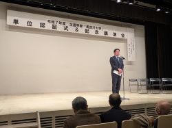 生涯学習「長良川大学」単位認証式に出席し、あいさつ及び賞讃状授与（みんなの森 ぎふメディアコスモス）