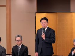 岐阜市電友会との懇談会に出席し、あいさつ