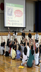 則武小学校にて岐阜スゥープス選手と朝食摂取に関する講話の様子