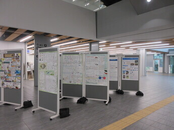 写真：壁新聞掲示1