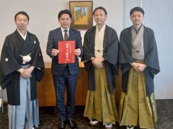 岐阜町旦那会会長 山本慎一郎氏、鳳川伎連代表 鳳川 喜久次氏及び岐阜まち歌舞伎実行委員長 寺澤隆浩氏と 面談