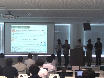 中間発表の様子