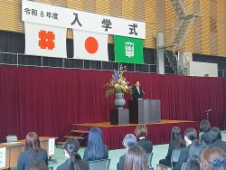岐阜市立女子短期大学入学式に出席し、告辞