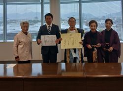 元岐阜県議会議長 宮嶋和弘氏が作詞した楽曲「織田信長～稲妻の如く～」のCDの寄附に対し、感謝状を贈呈