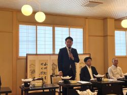 鷺山自治会連合会・鷺山まちづくり協議会主催 自治会長・協力団体長合同懇親会に出席し、あいさつ（貴久家）