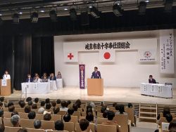 令和8年度岐阜市赤十字奉仕団総会に出席し、あいさつ及び表彰状を贈呈(みんなの森 ぎふメディアコスモス)