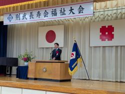 令和8年度則武長寿会福祉大会に出席し、あいさつ(則武小学校)