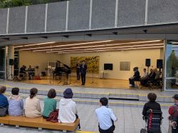 市民ふれあい音楽フェスタ トワイライトコンサートに出席し、あいさつ(市民交流スペース ミンナト)