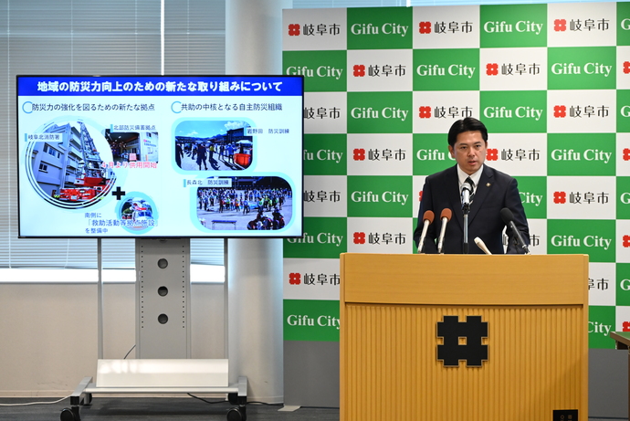 写真：令和8年5月28日　市長定例記者会見の様子