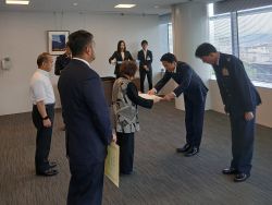 自衛官募集相談員委嘱式に出席し、あいさつ及び委嘱状を交付