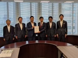 自動運転社会実装に取り組む自治体一同の発起人として、デジタル大臣 松本尚氏に自動運転社会実装推進に関する要望・提言書を提出及び意見交換(東京)