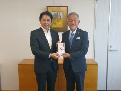 中日ドラゴンズ公式岐阜後援会会長 松原英人氏から 岐阜市スポーツ少年団への観戦チケットを受寄