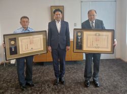 前岐阜市北消防団団長 西垣安久氏が春の叙勲受章、岐阜市北消防団副団長 辻正氏が春の褒章受章を報告