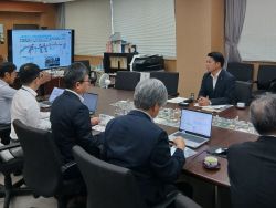 中国地方整備局広島国道事務所長 金納聡志氏ほかと意見交換。その後、国道2号西広島バイパス都心部延伸事業を視察(広島県広島市)