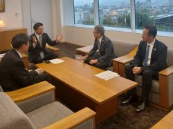公益財団法人愛知・名古屋アジア・アジアパラ 競技大会組織委員会事務総長 村手聡氏ほかと面談
