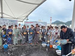 第7回納涼打ち水大作戦に出席し、あいさつ(グランヴェール)