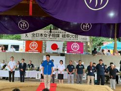 ぎふ清流国体開催記念 第17回全日本女子相撲岐阜大会開会式に出席し、あいさつ（岐阜メモリアルセンター）